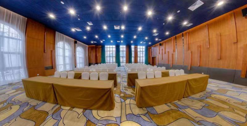 保定四星级酒店最大容纳150人的会议场地|野三坡荣逸四季童话酒店的价格与联系方式